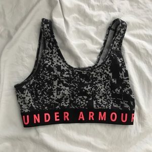Under Amour Sports Bra ⭐️ NWOT